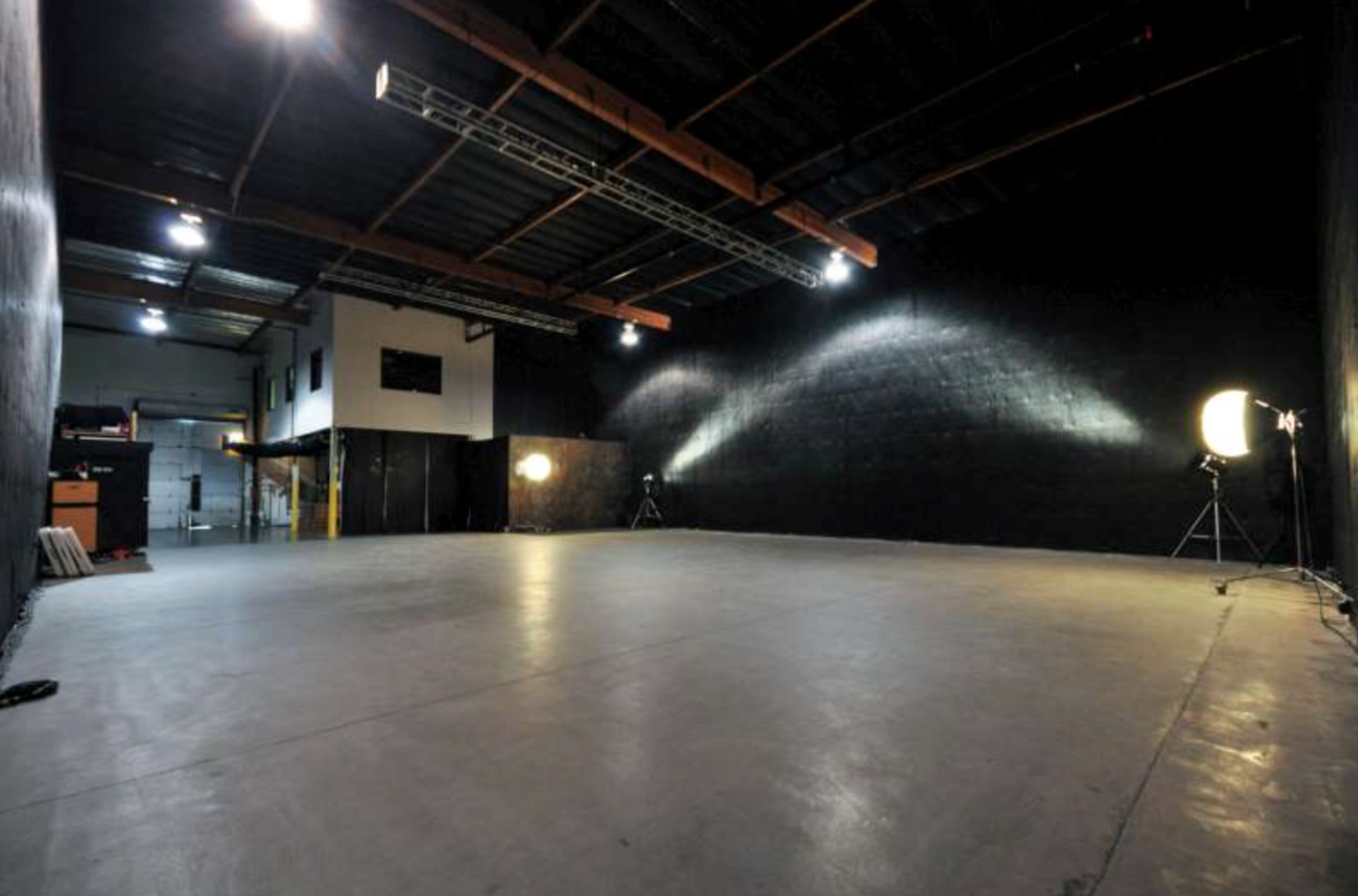 Soundstage with Roof and City View Access: Production Rental facility. 
Sound proof, 20 ft. ceilings, 200 amps, stage lights, elephant doors, projector and sound system, flats for set building, 28x28 wooden dance floor, portable outside generator.

2 Floors. All rooms can be used, except office.